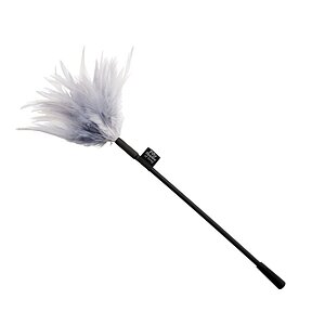 Fifty Shades Of Grey - Tease Feather Tickler Gri pe Domnisoare.ro